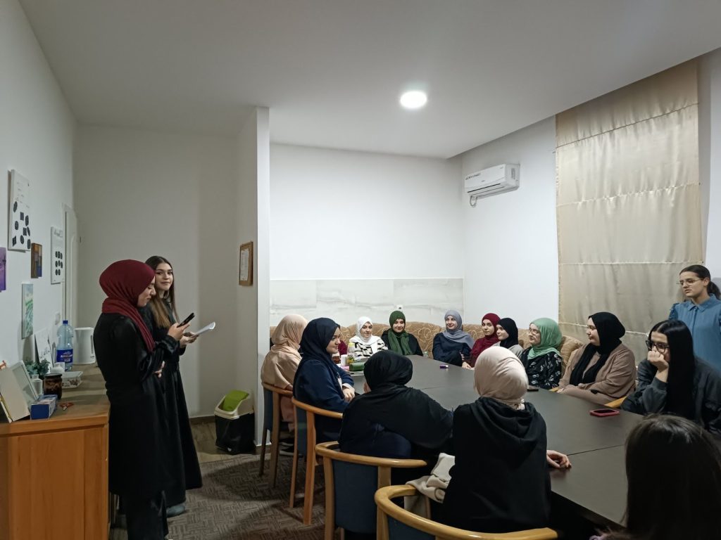 Učenice drugog razreda su pripremile radionicu na temu „Odijevanje muslimanki“