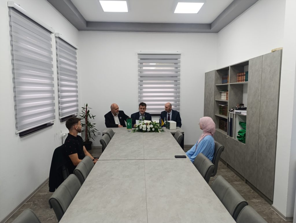 Uručen primjerak tefsira dr. Safveta Halilovića učeniku generacije