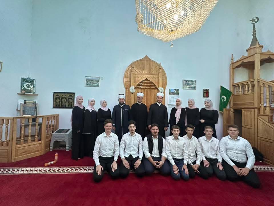 Hor medrese “Reis Ibrahim-ef. Maglajlić” izveo mevludski program na ,,Šehidskom mevludu u džematu Puraći